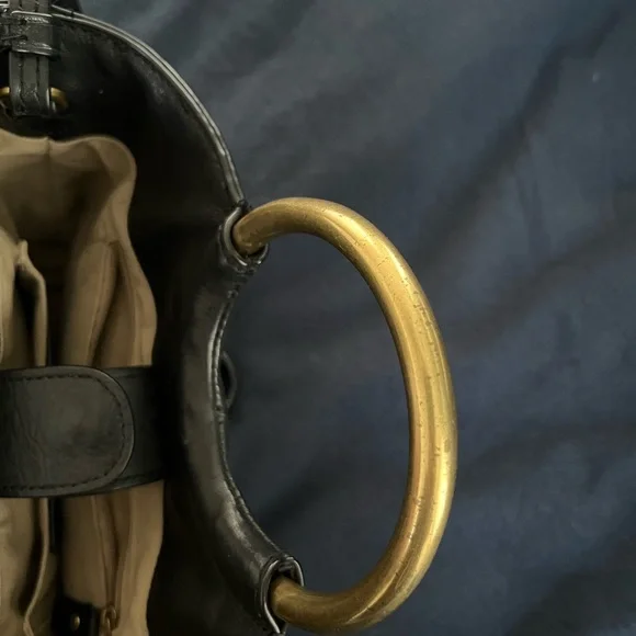 Excellent used condition! J.Crew Bracelet bucket bag in Italian leather. - Picture 7 of 8